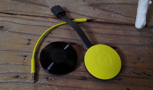 Chromecast Audio negro y Chromecast 2 amarillo