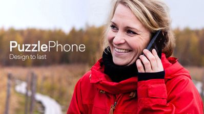 mujer con puzzlephone