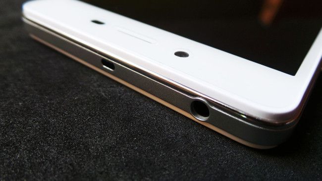 Toma de auriculares del Oppo Mirror 5s