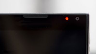 Smartphone con LED Frontal rojo