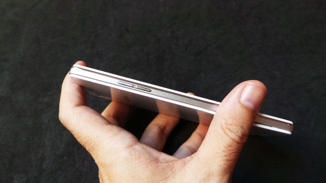 lateral del teléfono Oppo Mirror 5s