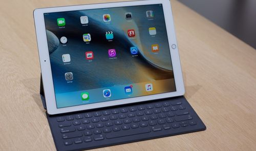 ipad pro blanco con teclado