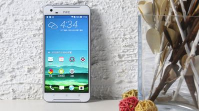 HTC One X9 frontal encendido
