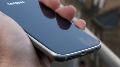 Samsung Galaxy S6 en la mano
