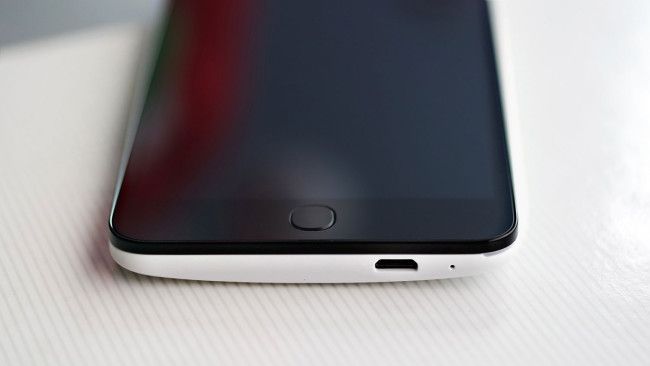 Puerto USB del Alcatel OneTouch Pop Star