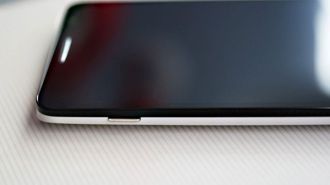 Detalle lateral del Alcatel OneTouch Pop Star