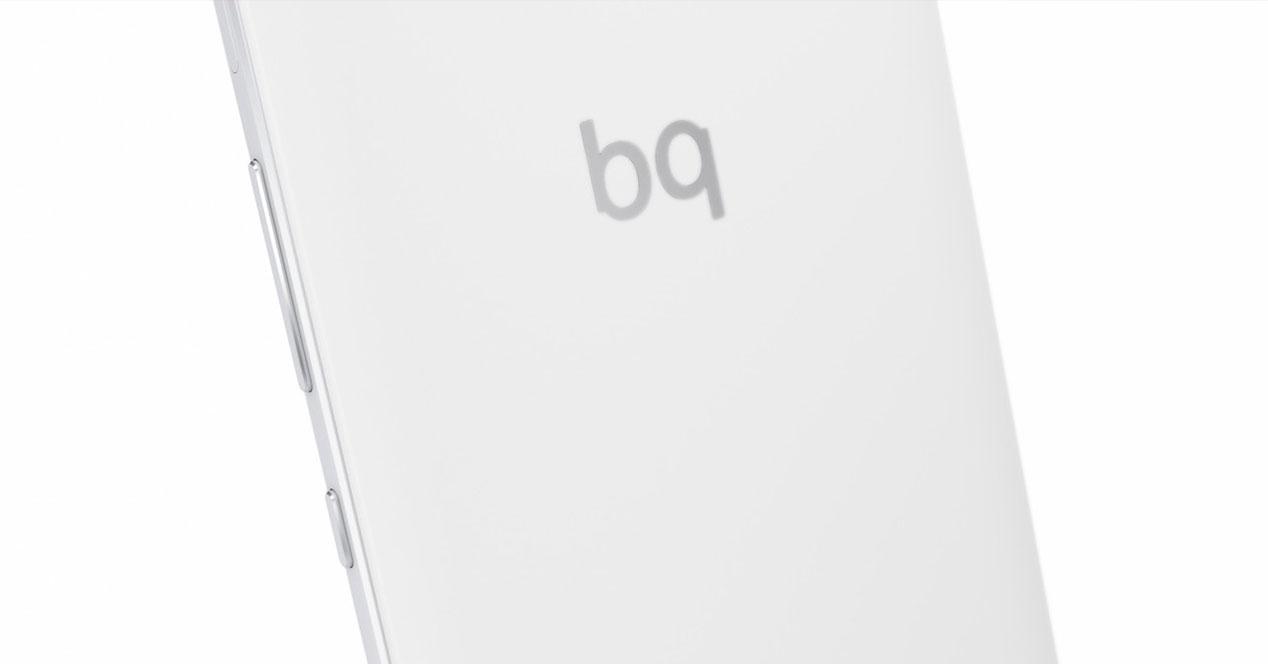 BQ Aquaris X5 trasera blanco logo