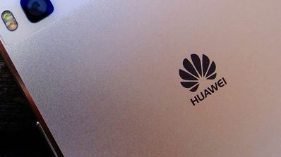Huawei P8 detalle del logo