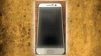 HTC One M10 frontal en color blanco