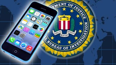 iPhone 5c azul con logo del FBI de fondo