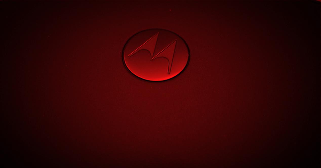 Logotipo de Motorola teñido de rojo