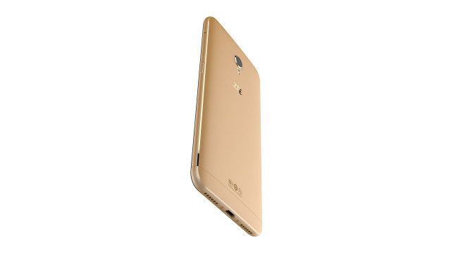 ZTE Blade V7 color oro visión trasera