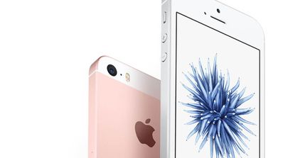 iPhone SE color blanco y rosa dorado