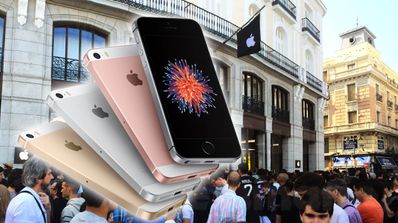 iPhone SE con gente frente a apple Store