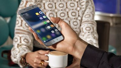 Samsung Galaxy S7 Edge en la mano