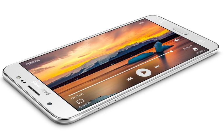 Samsung Galaxy J7 2016 reproduciendo vídeo