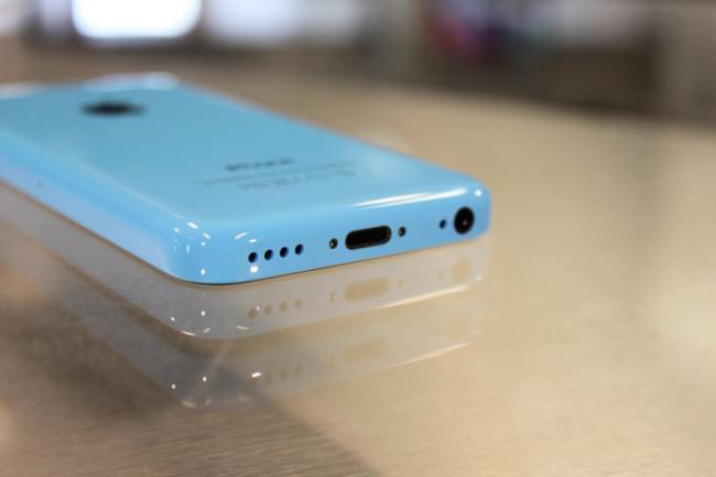 iPhone 5c con carcasa de color azul