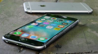 iPhone 6s encima de una mesa