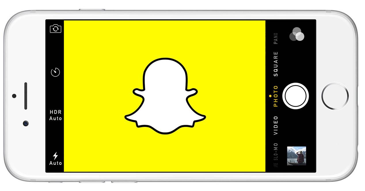 iPhone con logo de Snapchat