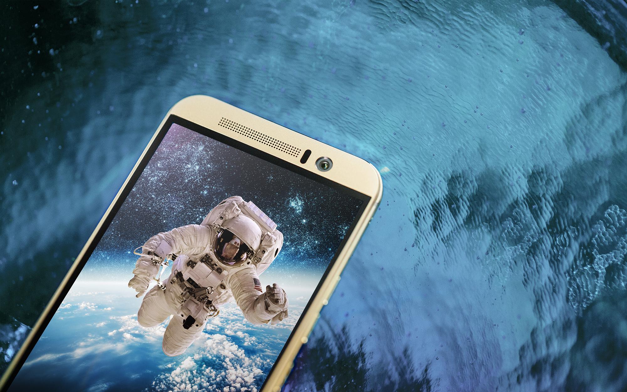 HTC M9 Prime camera edition con astronauta