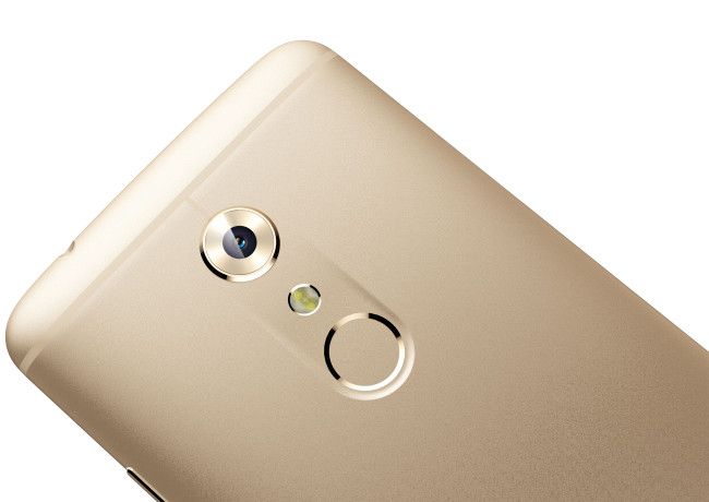 ZTE Axon 7 detalle de cámara y huella dactilar