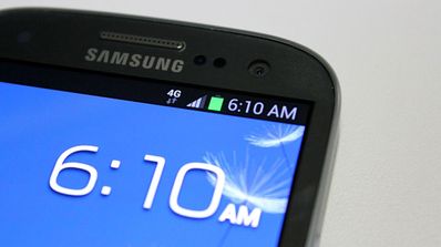 movil samsung con iconos de cobertura
