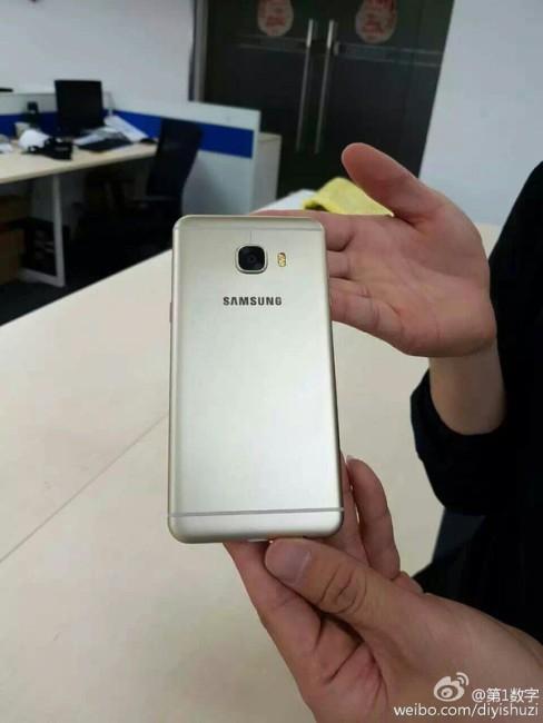 Samsung Galaxy C5 trasera