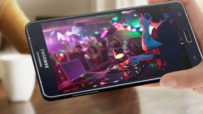 Samsung Galaxy A7 en las manos