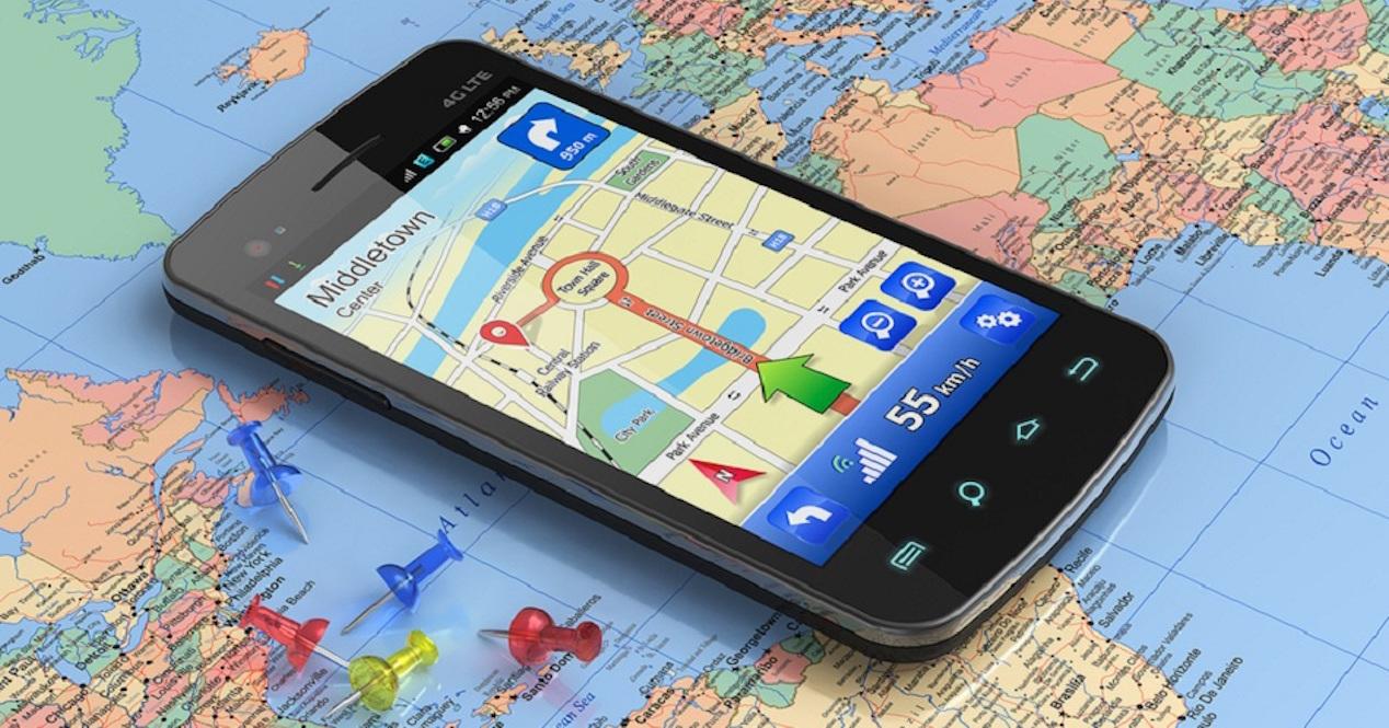 Móvil Android sobre un mapa