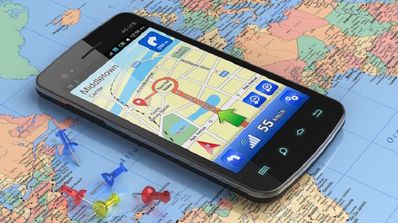 Móvil Android sobre un mapa