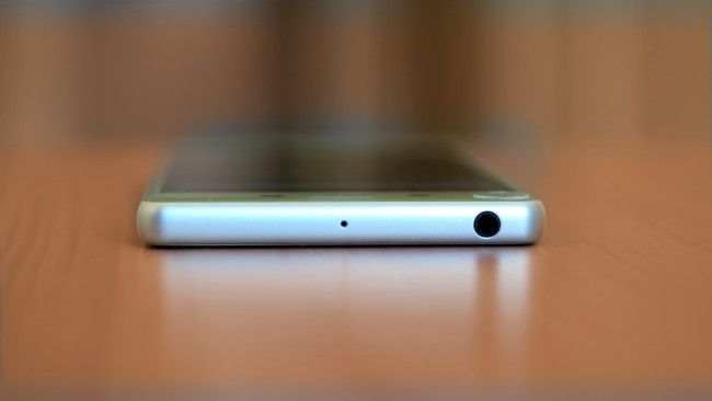 Puerto USB del Sony Xperia X