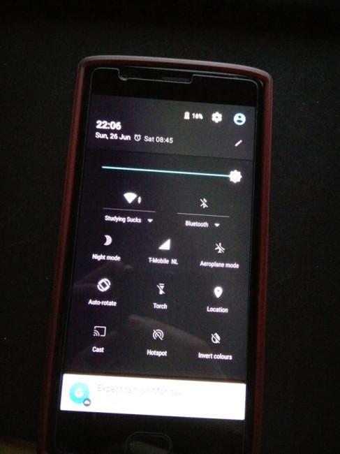 Banda amarilla en pantalla del OnePlus 3