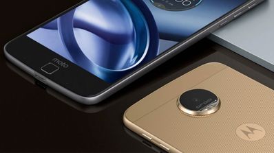 moto z force dorado y negro