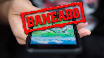 Pokémon Go en pantalla con letrero de baneado