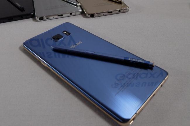 Samsung Galaxy Note 7 azul trasera con puntero