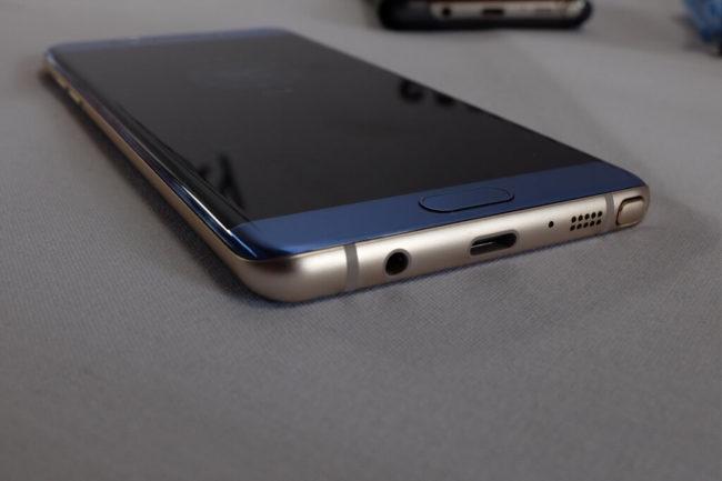 Samsung Galaxy Note 7 blue coral borde inferior