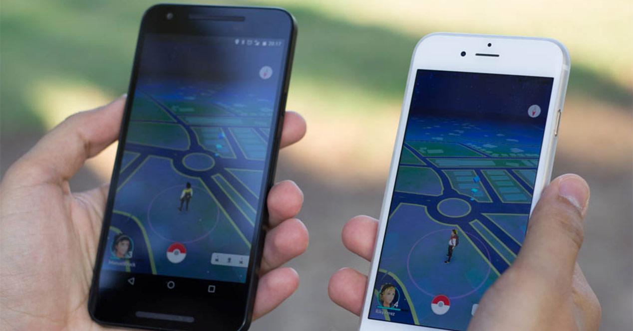 Pokémon Go instalado en dos smartphones