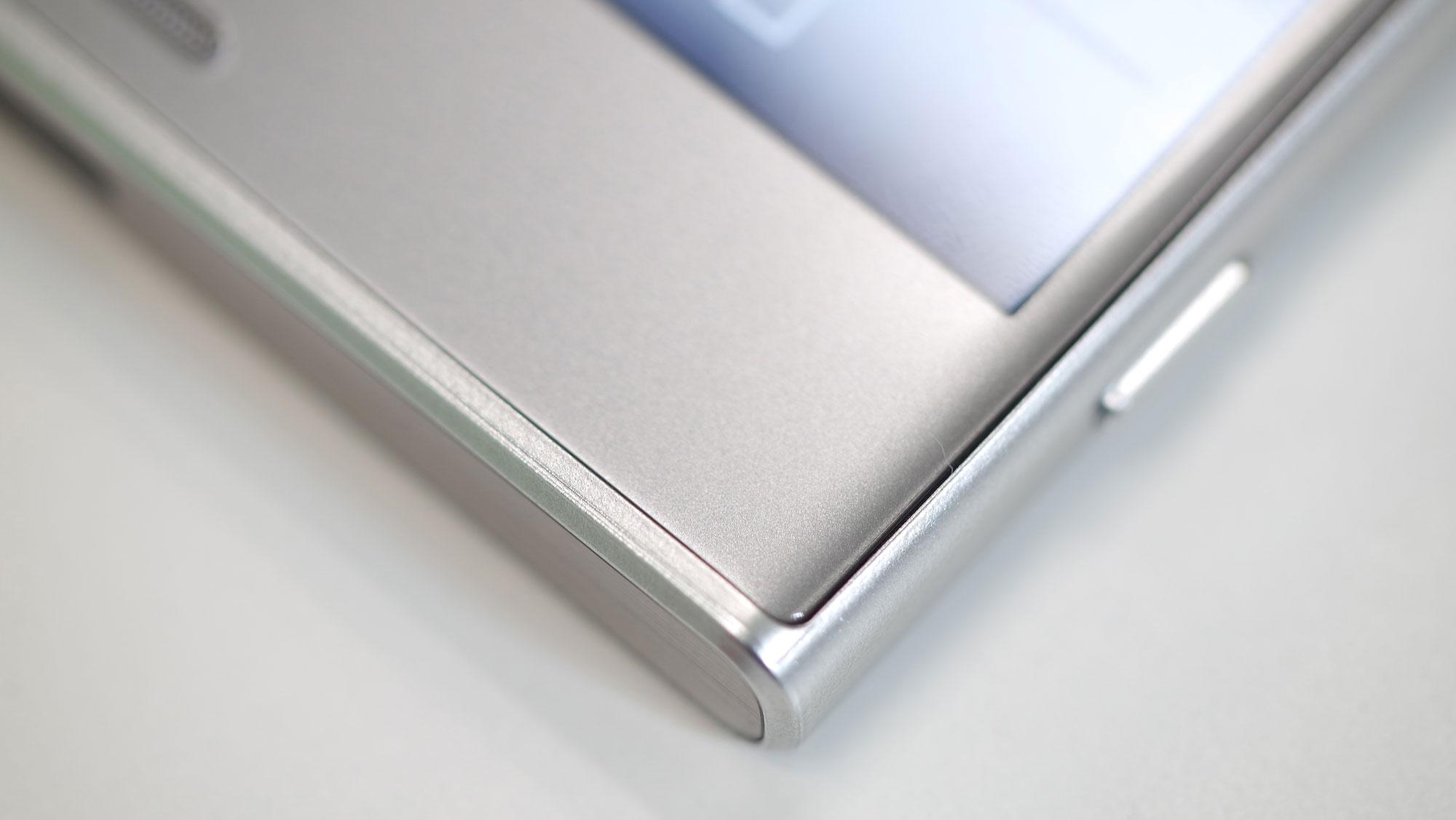 Sony Xperia XZ detalle carcasa de aluminio