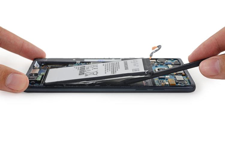 Extracción de la batería del Samsung Galaxy Note 7