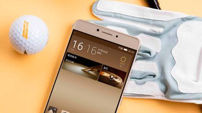 Gionee M6 Mini sobre guante de golf