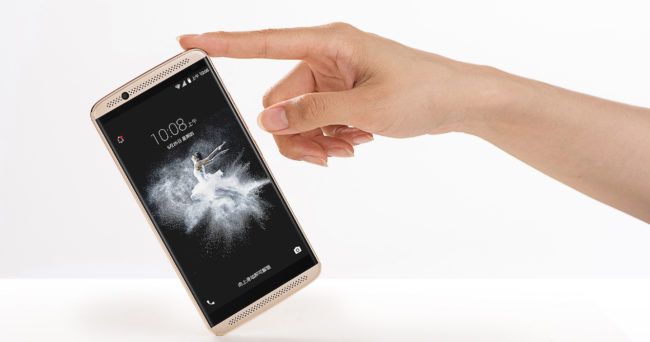zte axon 7 y mano