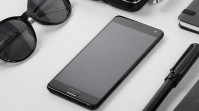 zuk-z2 de color negro