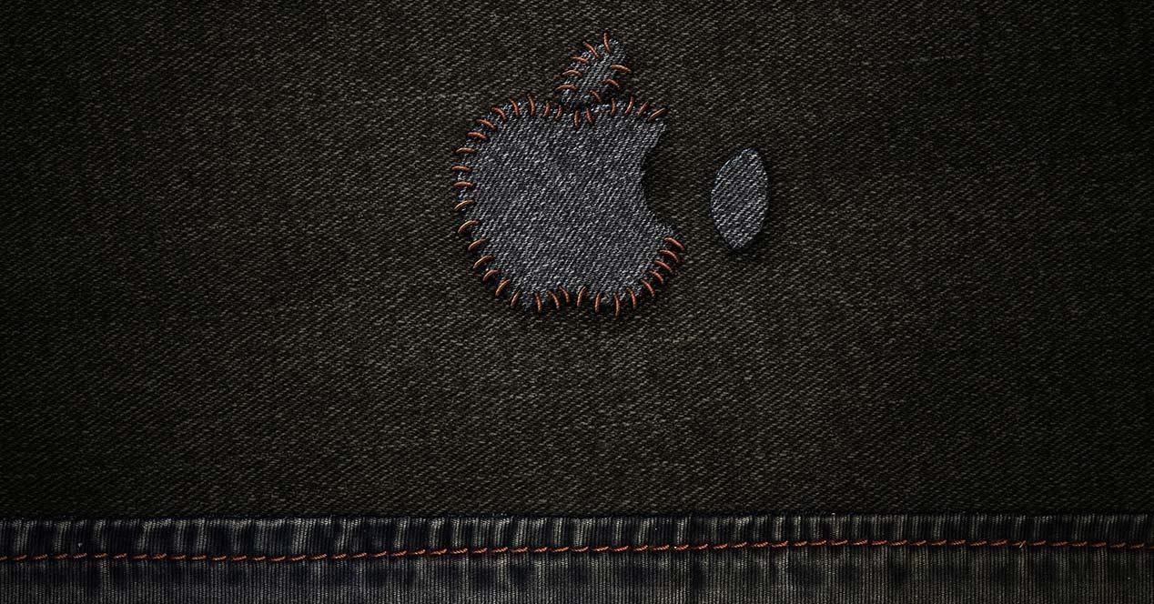 Logotipo de Apple sobre tela vaquera