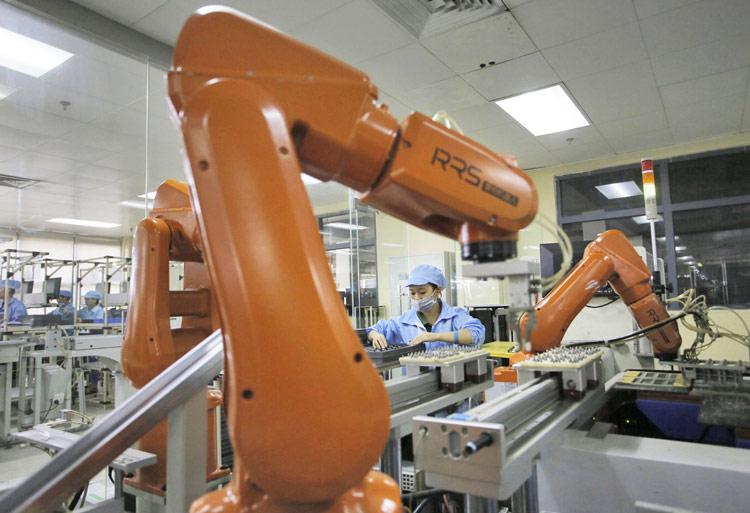 robots en la cadena de producción de Foxconn