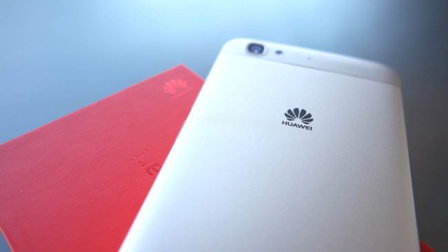 Huawei P8 LIte Smart vista trasera