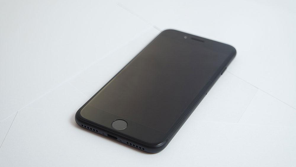 iPhone 7 negro mate frontal apagado