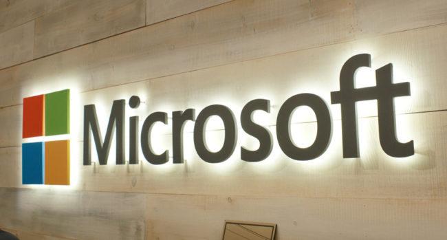 Logo de Microsoft en una sede de la compañía