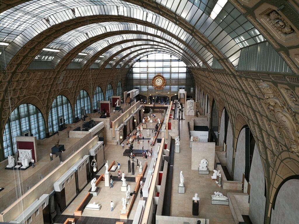 panorámica del interior de un museo