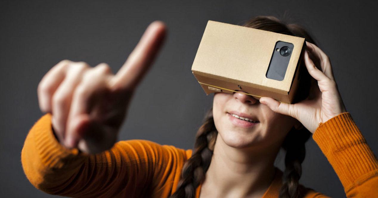 Google Cardboard llega a iOS, acercando la VR al iPhone