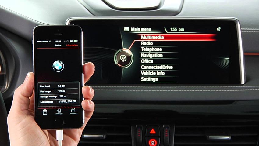 iPhone 7 conectado al sistema Bluetooth de un coche BMW
